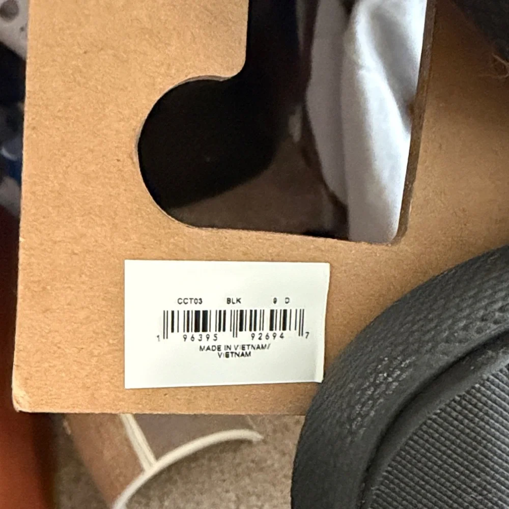 Coach Textured Black Slides - Picture 4 of 5